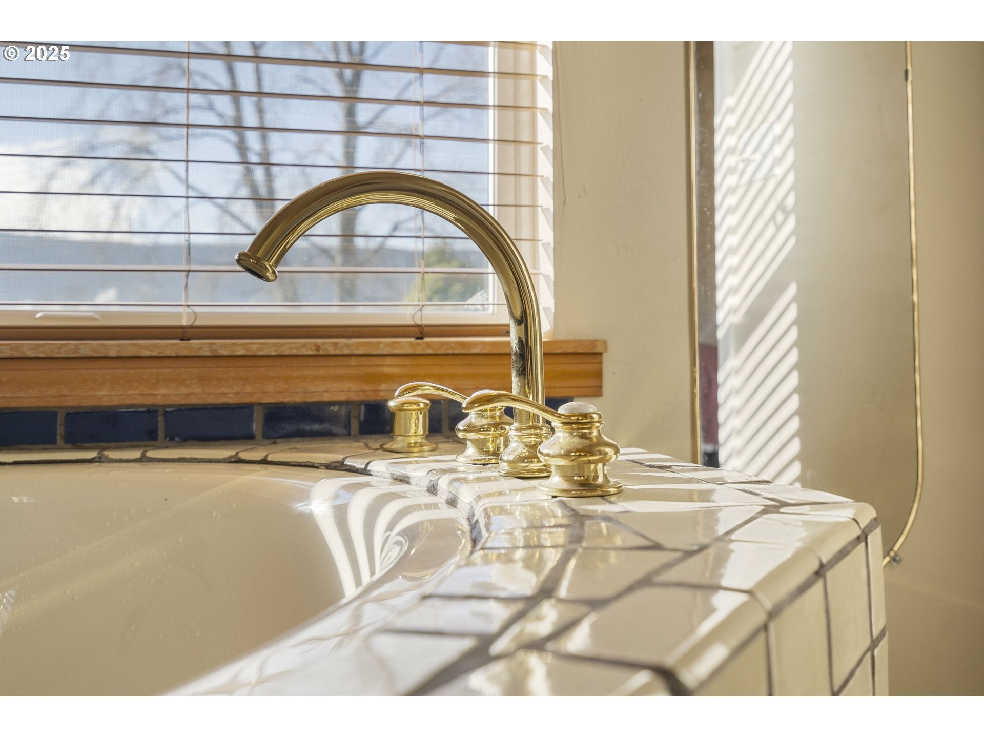 Cathlamet, Washington, 98612, United States, 3 Bedrooms Bedrooms, ,4 BathroomsBathrooms,Residential,For Sale,1975452