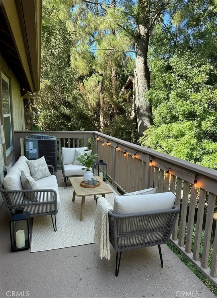 Canoga Park, California, 91303, United States, 2 Bedrooms Bedrooms, ,1 BathroomBathrooms,Residential,For Sale,1995813