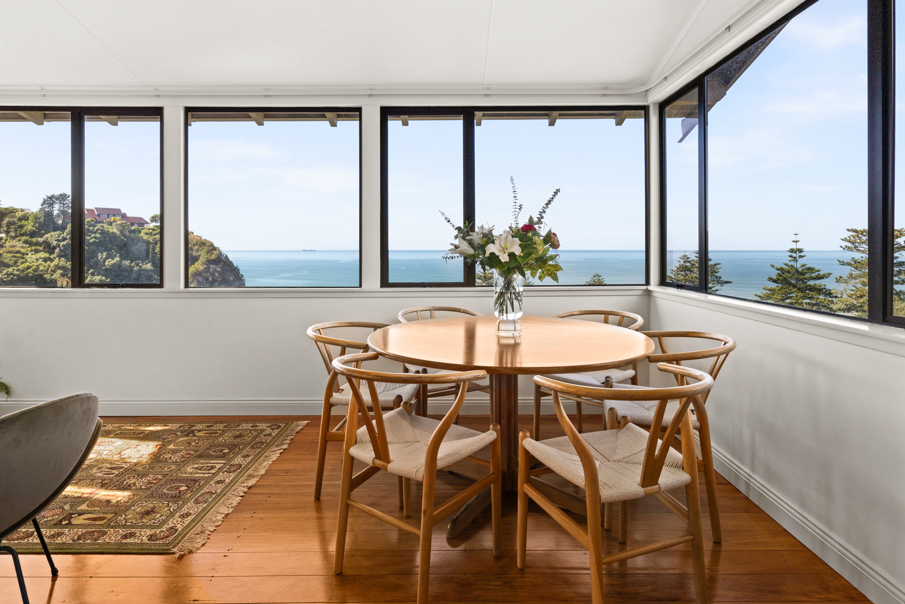  Panoramic Ocean Views with Income Potential - 物件實景