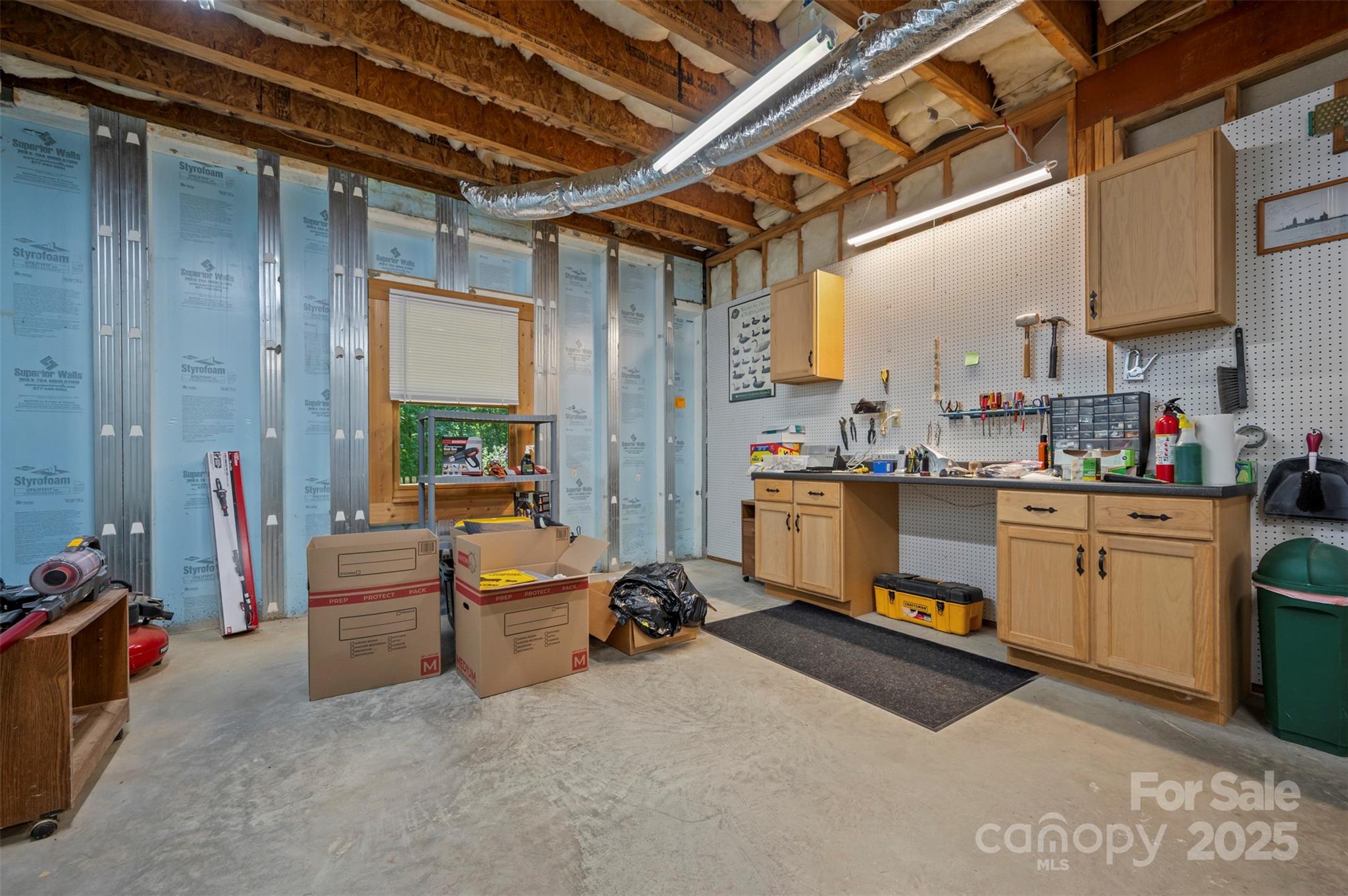 Saluda, North Carolina, 28773, United States, 3 Bedrooms Bedrooms, ,3 BathroomsBathrooms,Residential,For Sale,1978882