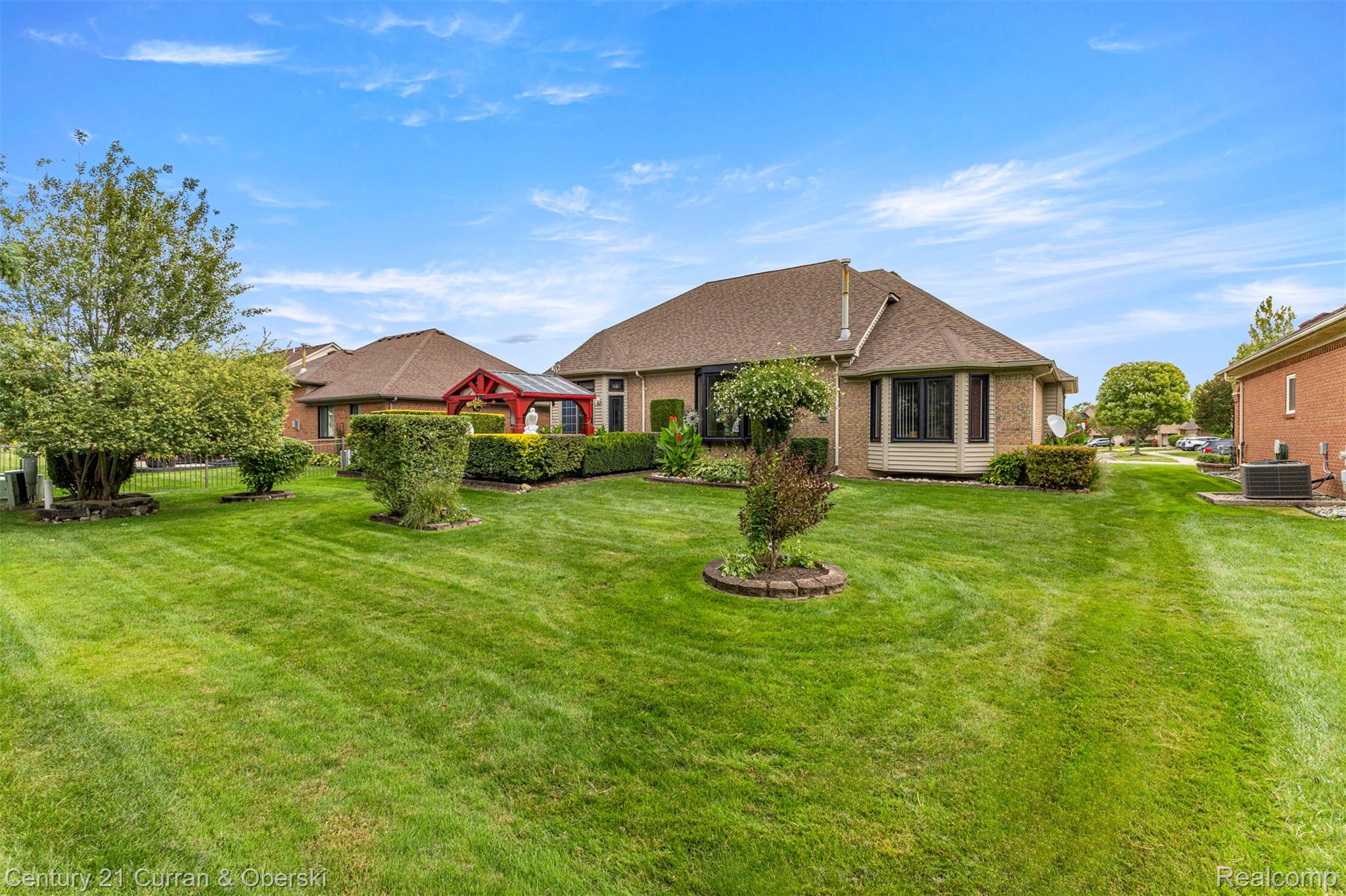 Clinton Charter Township, Michigan, 48038, United States, 4 Bedrooms Bedrooms, ,4 BathroomsBathrooms,Residential,For Sale,1979436