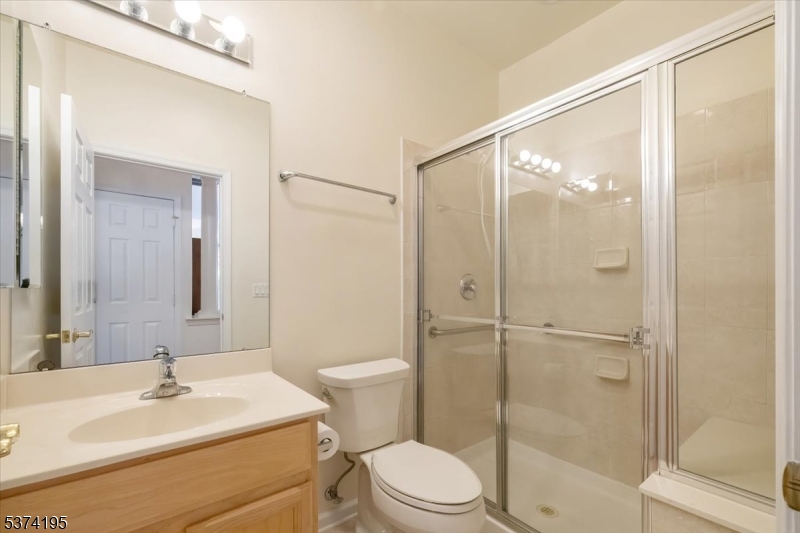 Franklin Twp., New Jersey, 08873, United States, 3 Bedrooms Bedrooms, ,2 BathroomsBathrooms,Residential,For Sale,1908431