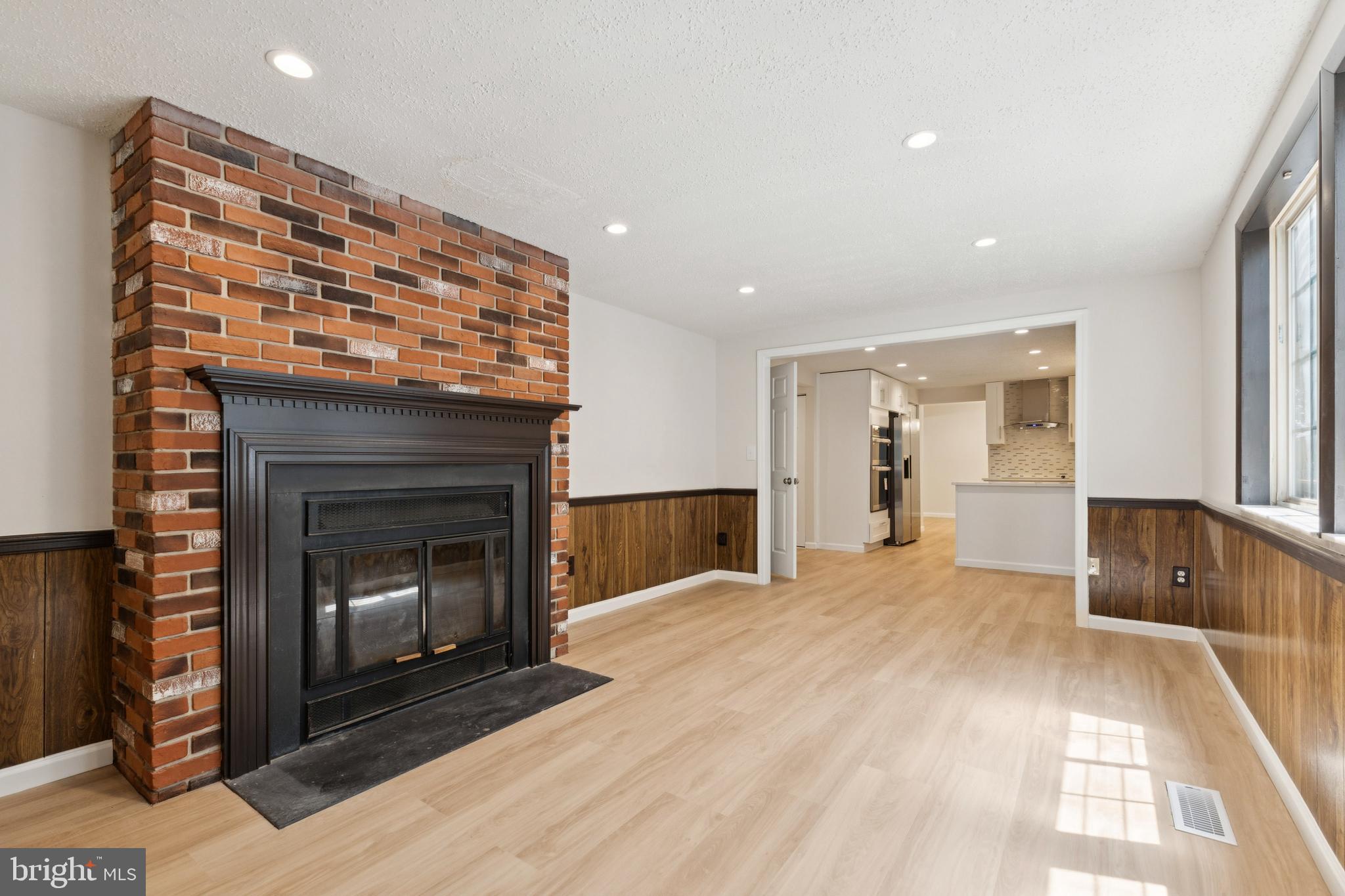 Woodbridge, Virginia, 22192, United States, 4 Bedrooms Bedrooms, ,4 BathroomsBathrooms,Residential,For Sale,1975493