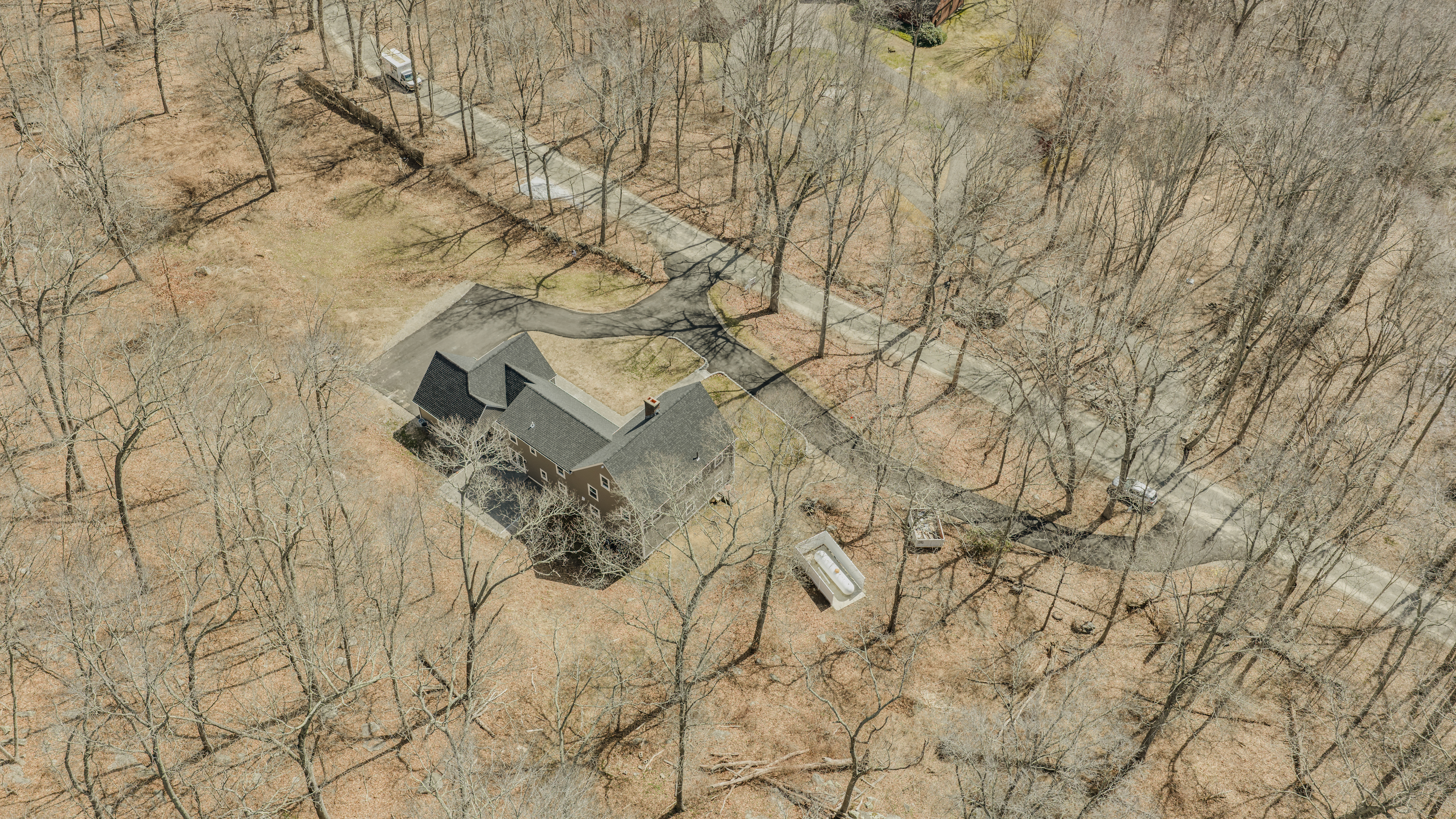 Beautiful and Spacious Colonial Home on 2.55 Acres - 物件實景
