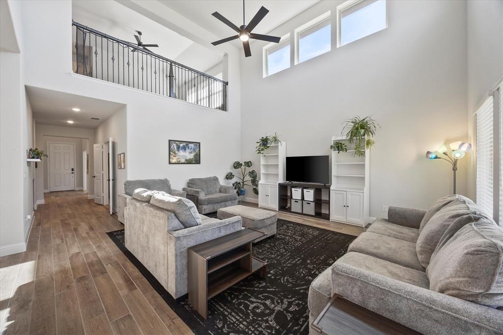 Waxahachie, Texas, 75165, United States, 5 Bedrooms Bedrooms, ,5 BathroomsBathrooms,Residential,For Sale,1828545