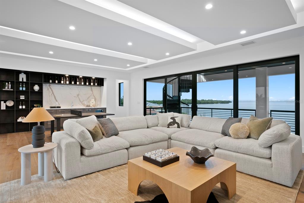 St Petersburg, Florida, 33703, United States, 5 Bedrooms Bedrooms, ,6 BathroomsBathrooms,Residential,For Sale,1856126