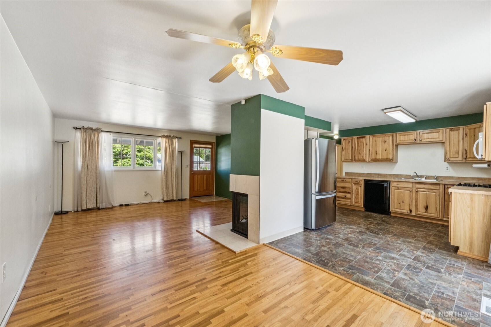 Lynnwood, Washington, 98037, United States, 4 Bedrooms Bedrooms, ,2 BathroomsBathrooms,Residential,For Sale,1904823