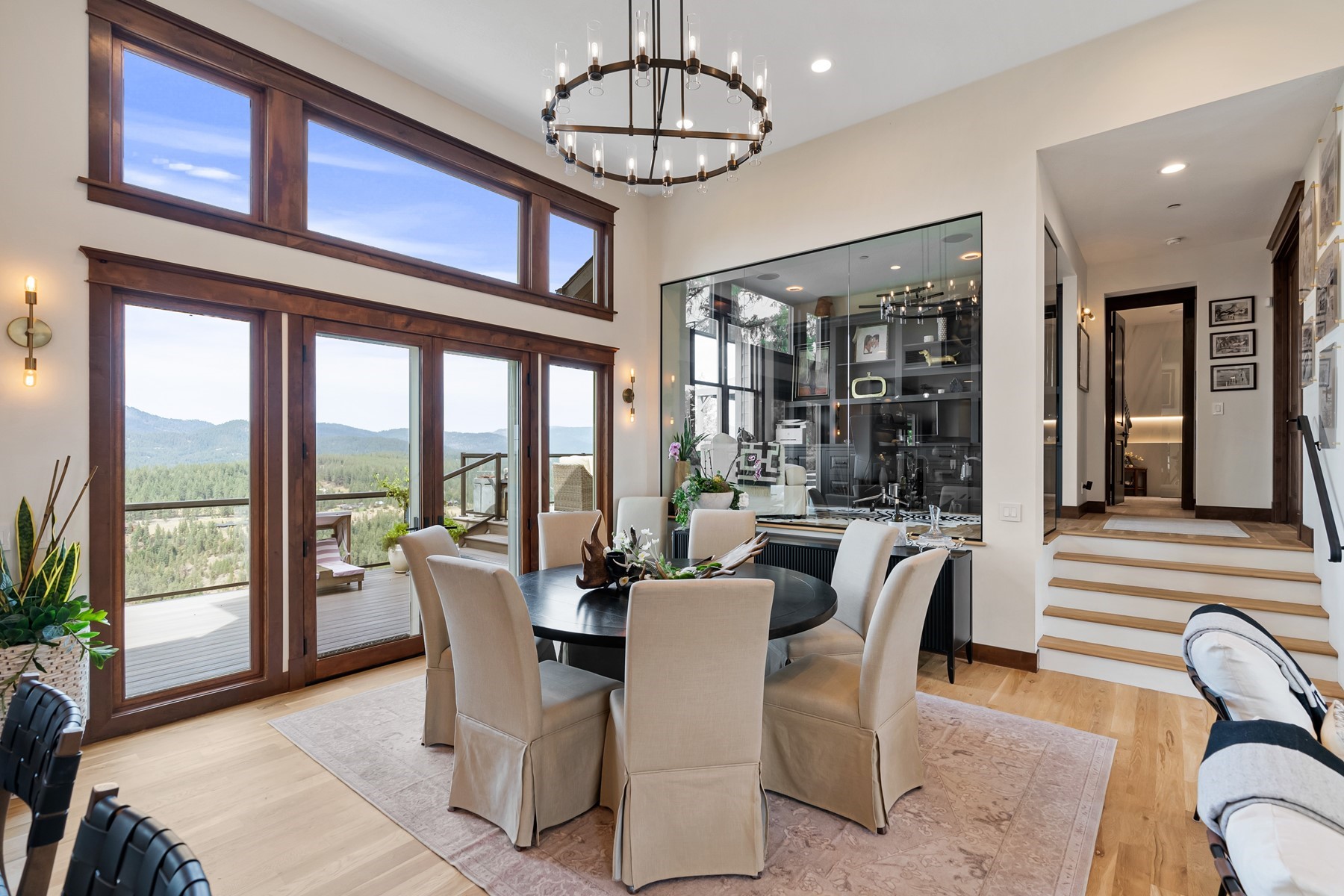  Stunning Contemporary Home with Lake Views - 物件實景