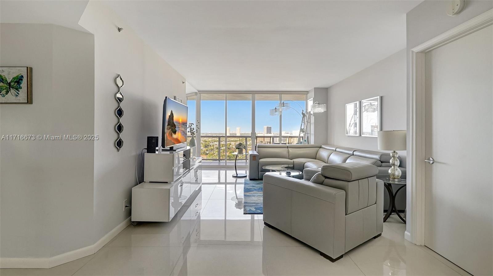 3598 Yacht Club Dr Unit 1901, Aventura, Florida, 33180, United States, 2 Bedrooms Bedrooms, ,2 BathroomsBathrooms,Residential,For Sale,3598 Yacht Club Dr Unit 1901,1679447