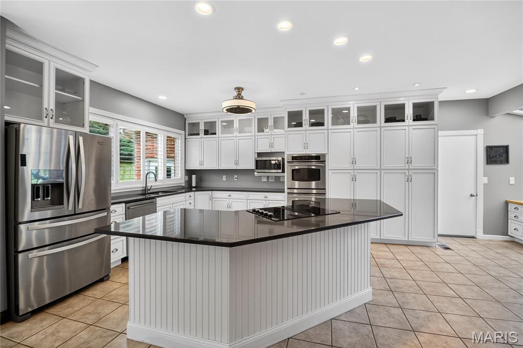 St Charles, Missouri, 63301, United States, 4 Bedrooms Bedrooms, ,4 BathroomsBathrooms,Residential,For Sale,1902113