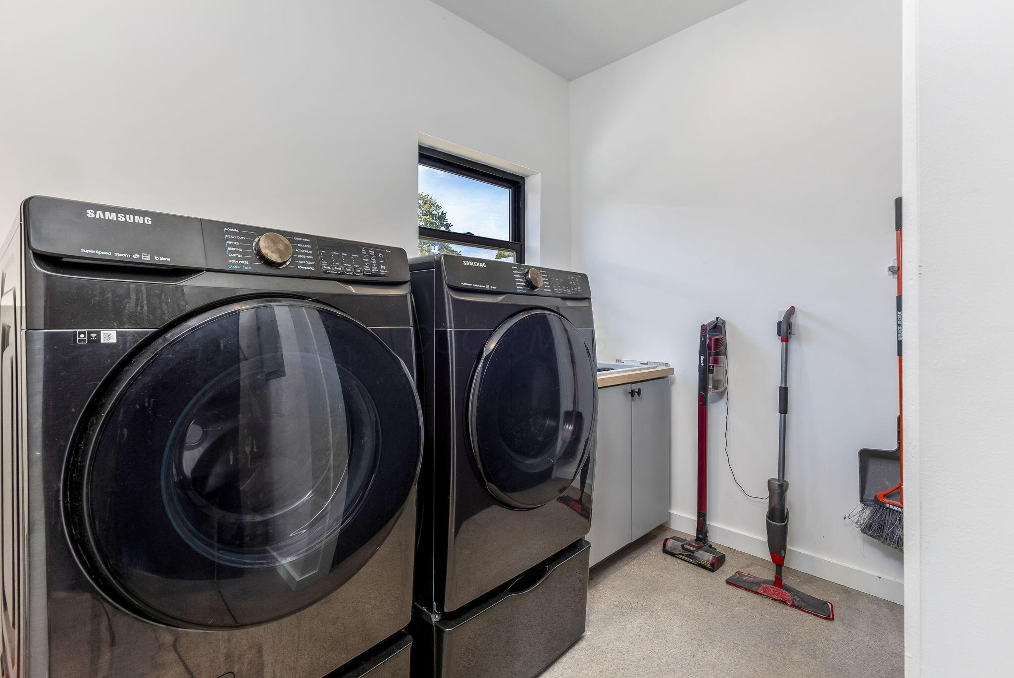 Buckeye Lake, Ohio, 43008, United States, 3 Bedrooms Bedrooms, ,3 BathroomsBathrooms,Residential,For Sale,1975089