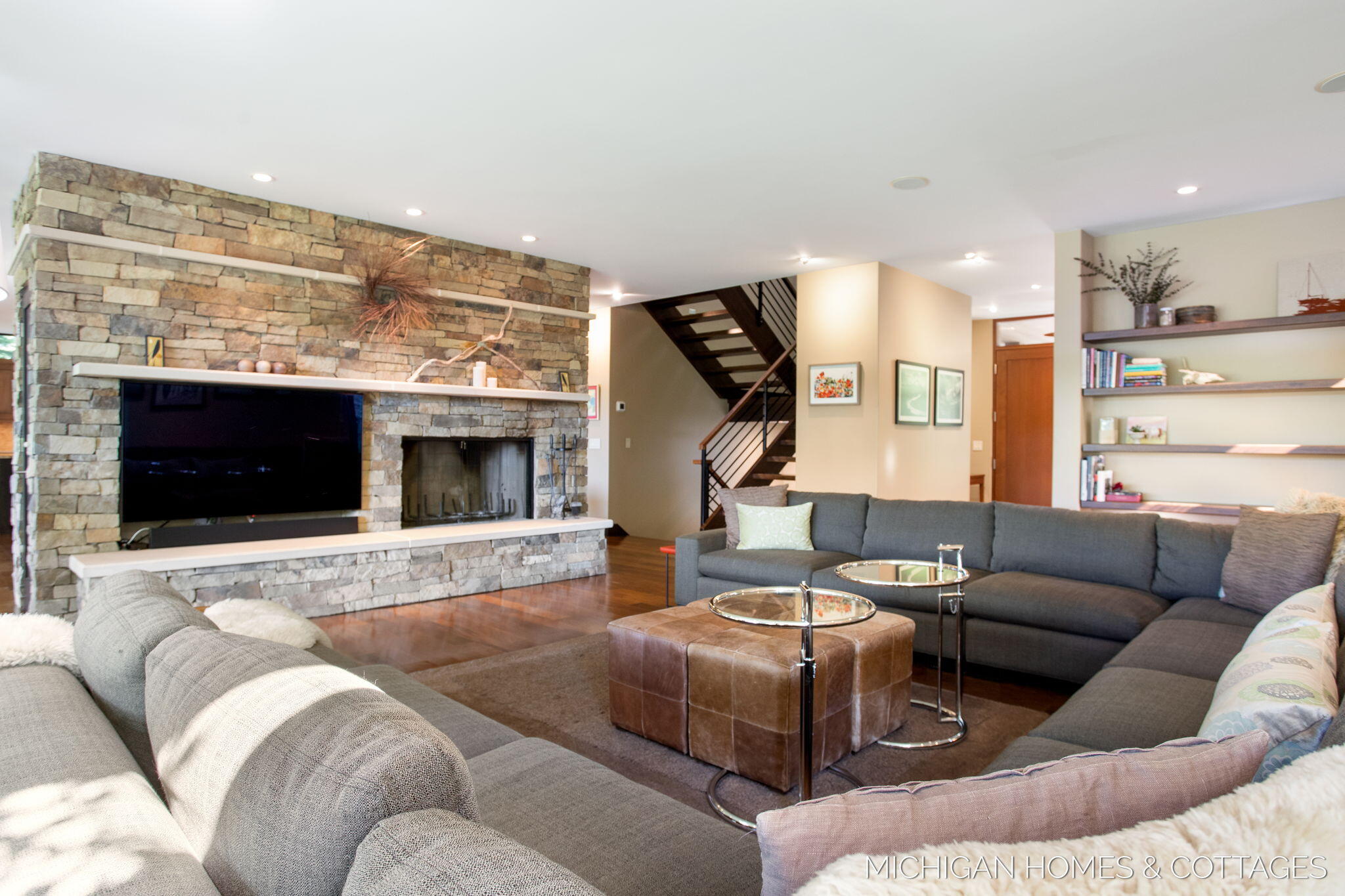 Saugatuck, Michigan, 49453, United States, 5 Bedrooms Bedrooms, ,4 BathroomsBathrooms,Residential,For Sale,1940964