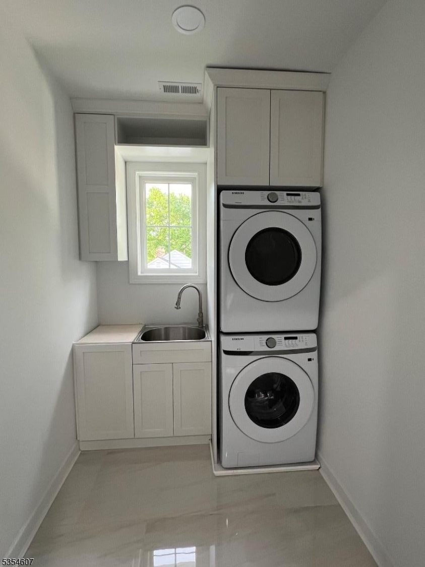 Chatham Boro, New Jersey, 07928, United States, 5 Bedrooms Bedrooms, ,5 BathroomsBathrooms,Residential,For Sale,1805398