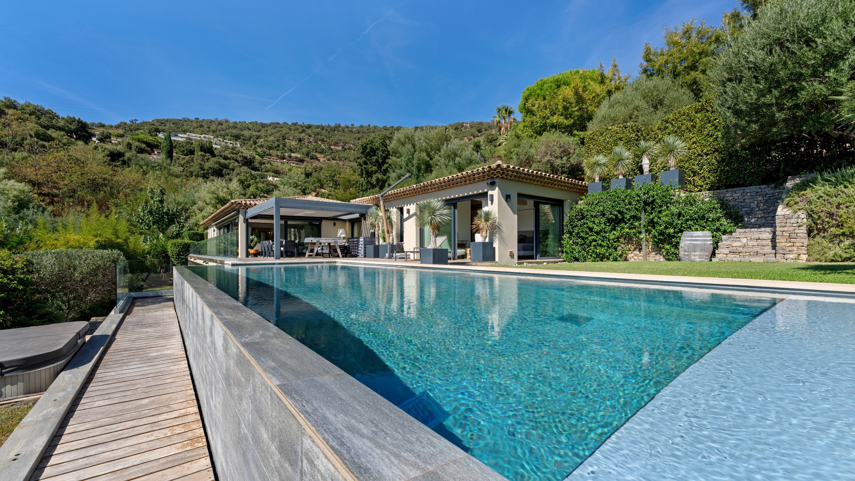  GRIMAUD – CONTEMPORARY VILLA WITH SEA VIEWS NEAR BEAUVALLON GOLF COURSE - 物件實景
