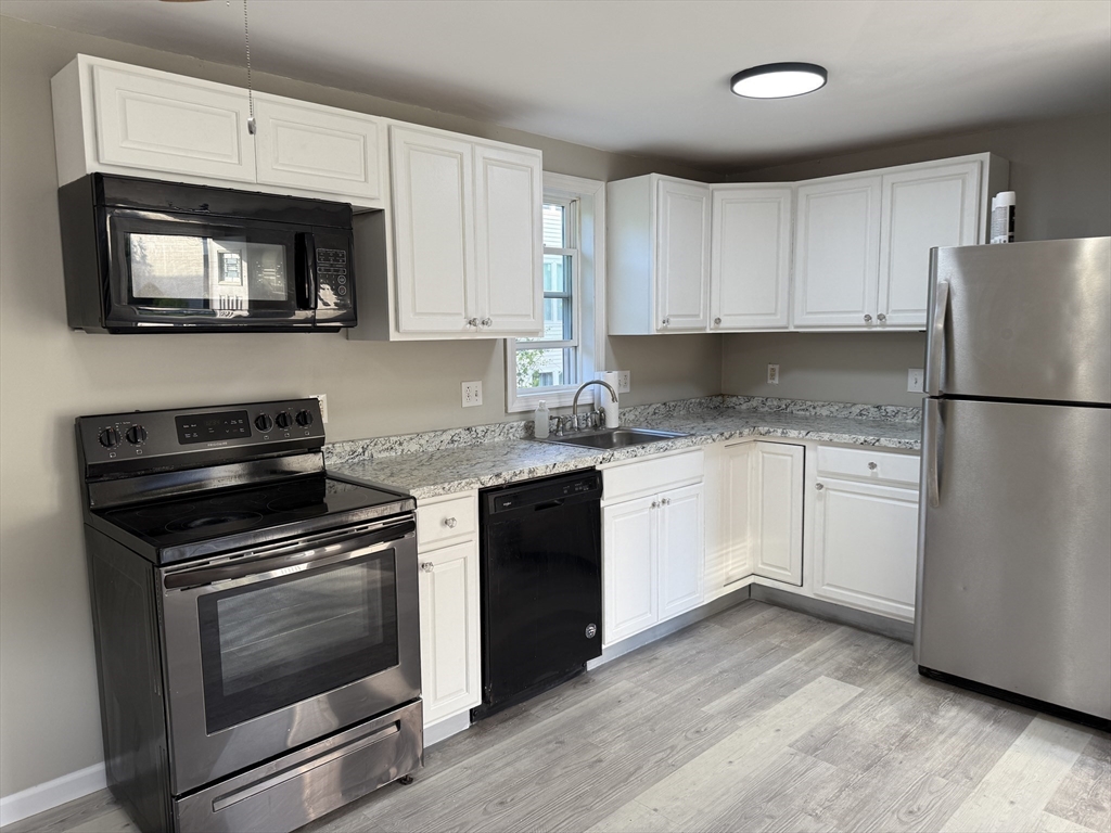 North Attleboro, Massachusetts, 02760, United States, 4 Bedrooms Bedrooms, ,2 BathroomsBathrooms,Residential,For Sale,1988350