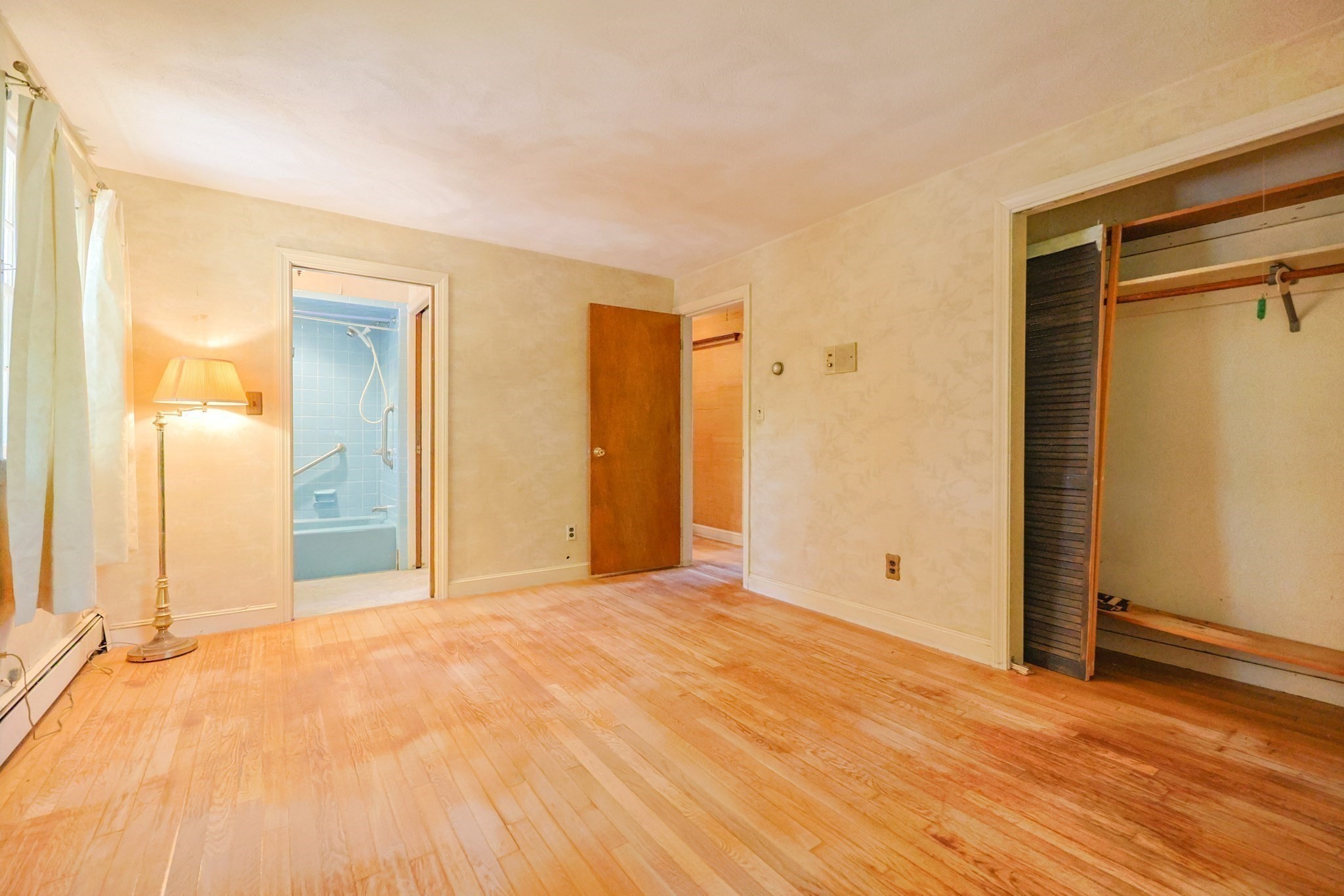 Reading, Massachusetts, 01867, United States, 3 Bedrooms Bedrooms, ,1 BathroomBathrooms,Residential,For Sale,1979486