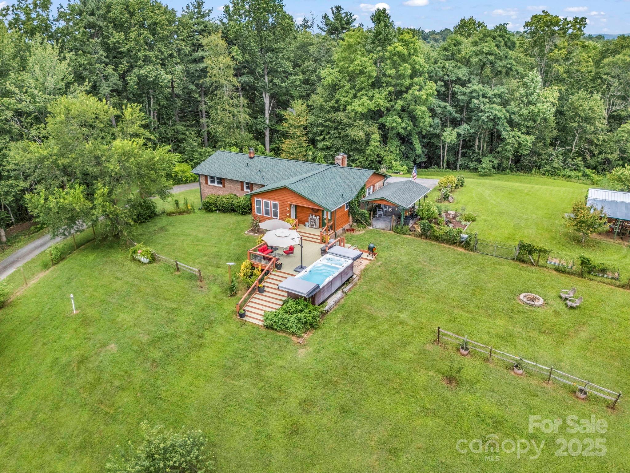 Saluda, North Carolina, 28773, United States, 4 Bedrooms Bedrooms, ,2 BathroomsBathrooms,Residential,For Sale,1978089