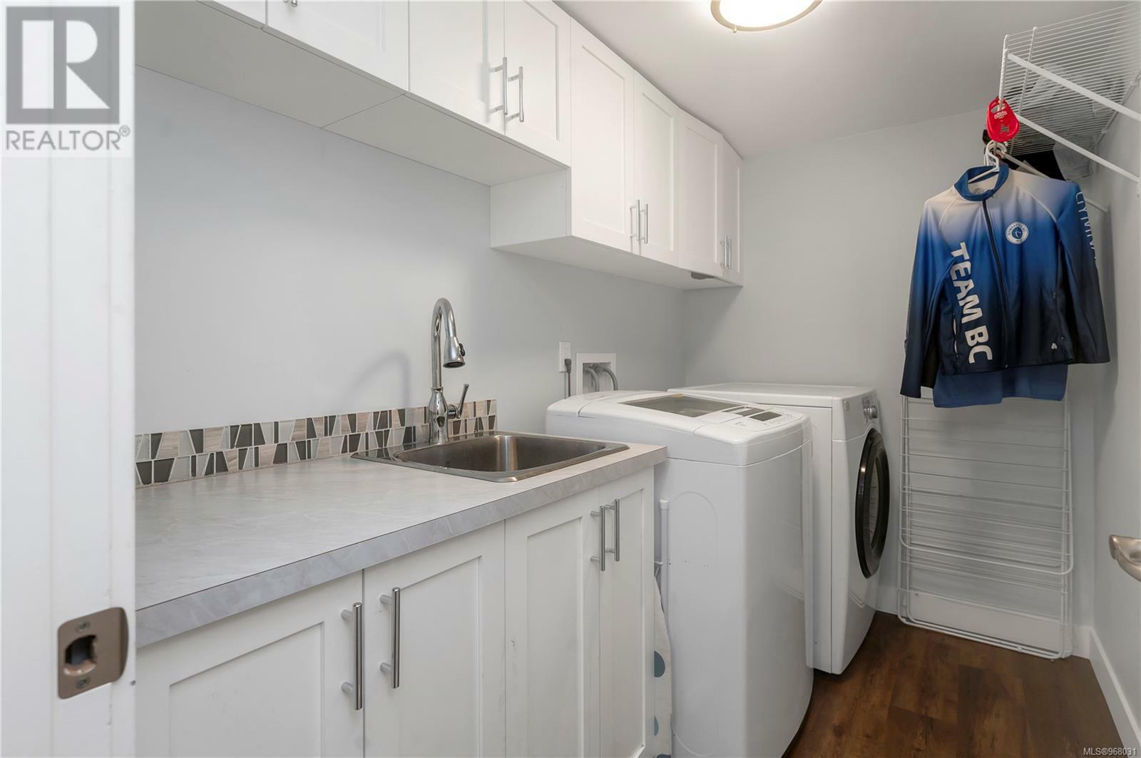 CAMPBELL RIVER, British Columbia, V9H 1V3, CA, 6 Bedrooms Bedrooms, ,4 BathroomsBathrooms,Residential,For Sale,1874294