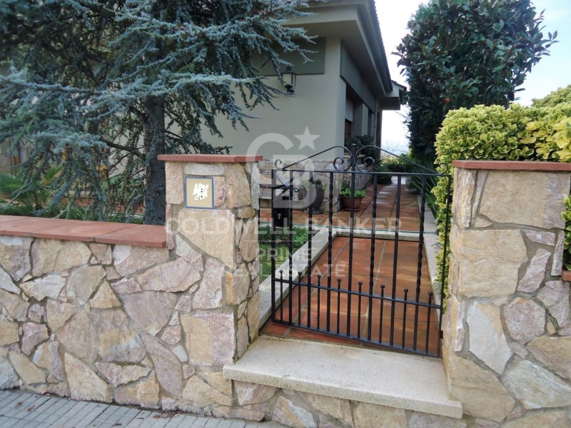 Girona, La Bisbal d'Empord?, La Bisbal d'Empord?, La Bisbal d'Empordà, Catalonia, ES, 4 Bedrooms Bedrooms, ,1 BathroomBathrooms,Residential,For Sale,Girona, La Bisbal d'Empord?, La Bisbal d'Empord?,1448680