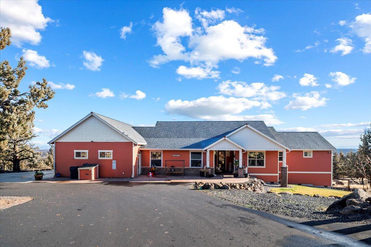 Bend, Oregon, 97703, United States, 3 Bedrooms Bedrooms, ,2 BathroomsBathrooms,Residential,For Sale,2005740