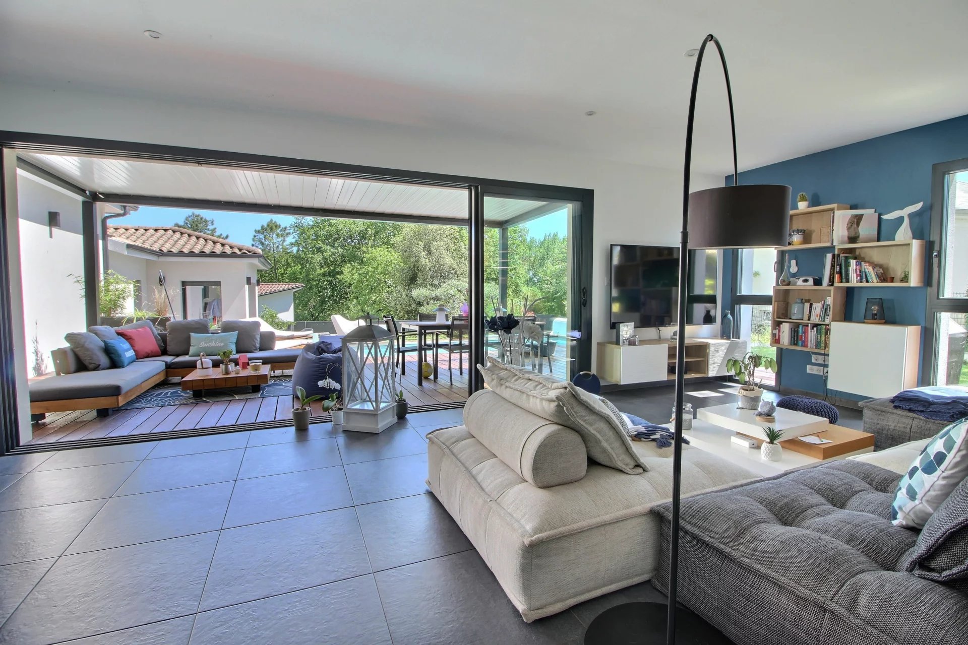Montussan, New Aquitaine, 33450, FR, 6 Bedrooms Bedrooms, ,3 BathroomsBathrooms,Residential,For Sale,1826689