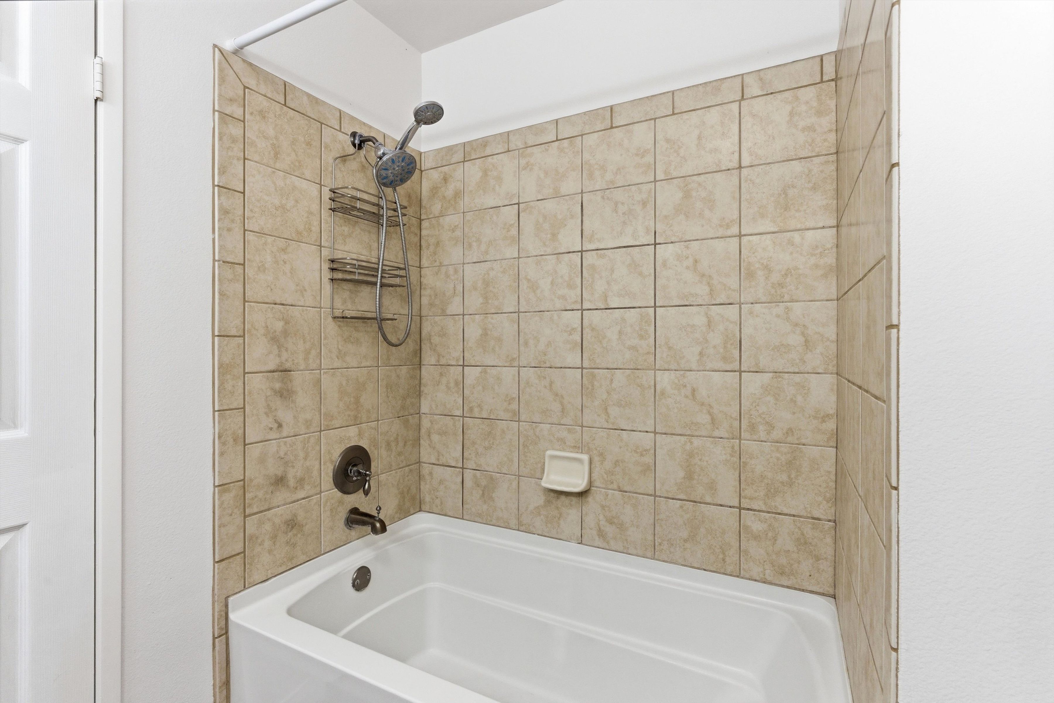  1015 East Spazier Avenue, Unit 205 - 物件實景