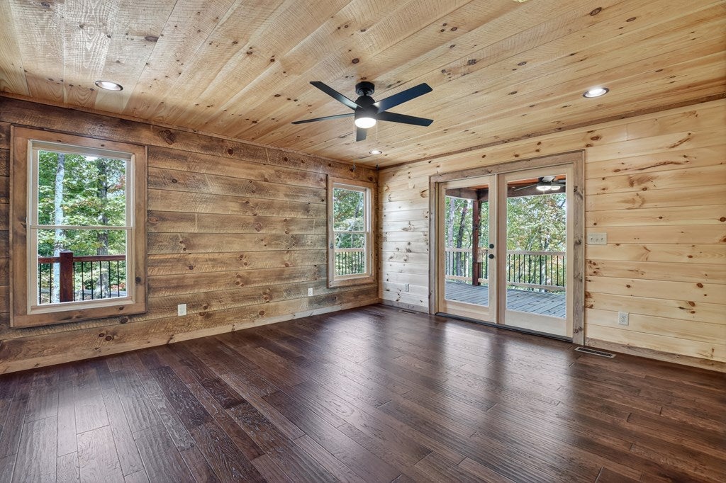 Mineral Bluff, Georgia, 30559, United States, 4 Bedrooms Bedrooms, ,3 BathroomsBathrooms,Residential,For Sale,1953348