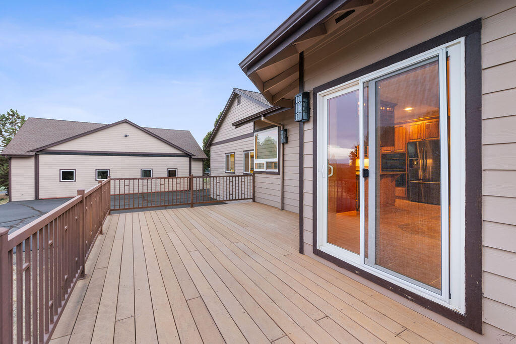Prineville, Oregon, 97754, United States, 4 Bedrooms Bedrooms, ,3 BathroomsBathrooms,Residential,For Sale,1896038