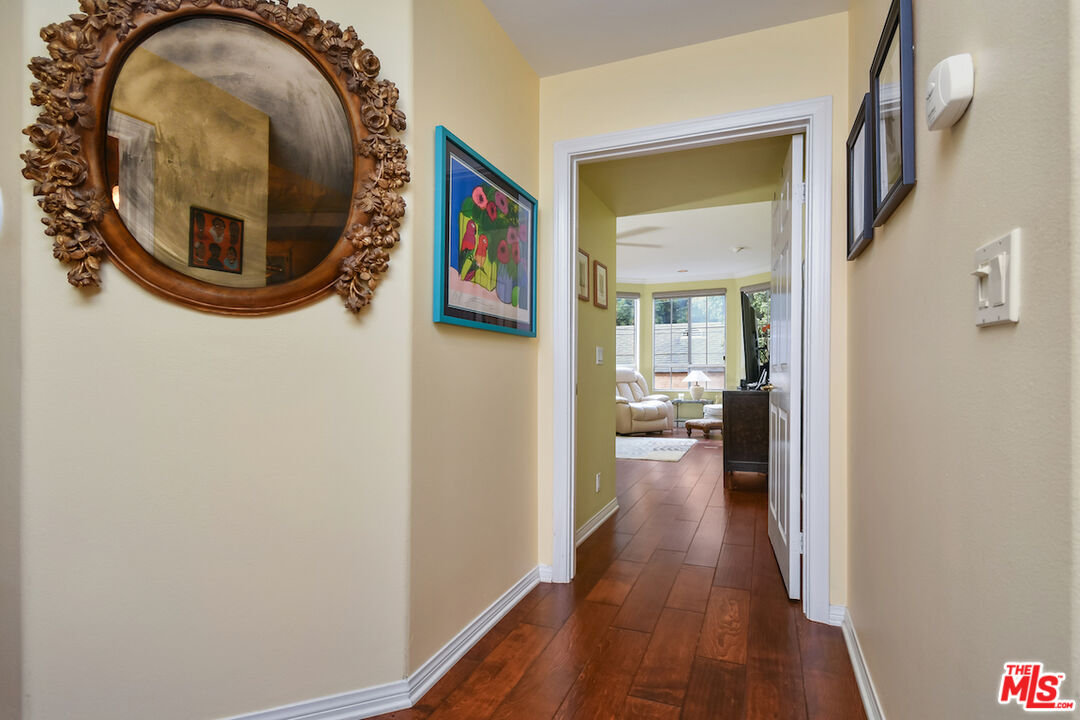 Sherman Oaks, California, 91403, United States, 2 Bedrooms Bedrooms, ,3 BathroomsBathrooms,Residential,For Sale,1951030