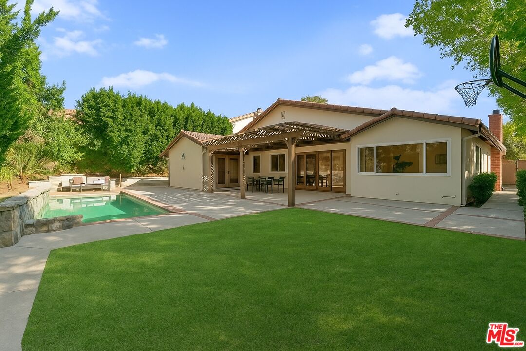 Porter Ranch, California, 91326, United States, 4 Bedrooms Bedrooms, ,2 BathroomsBathrooms,Residential,For Sale,1989197