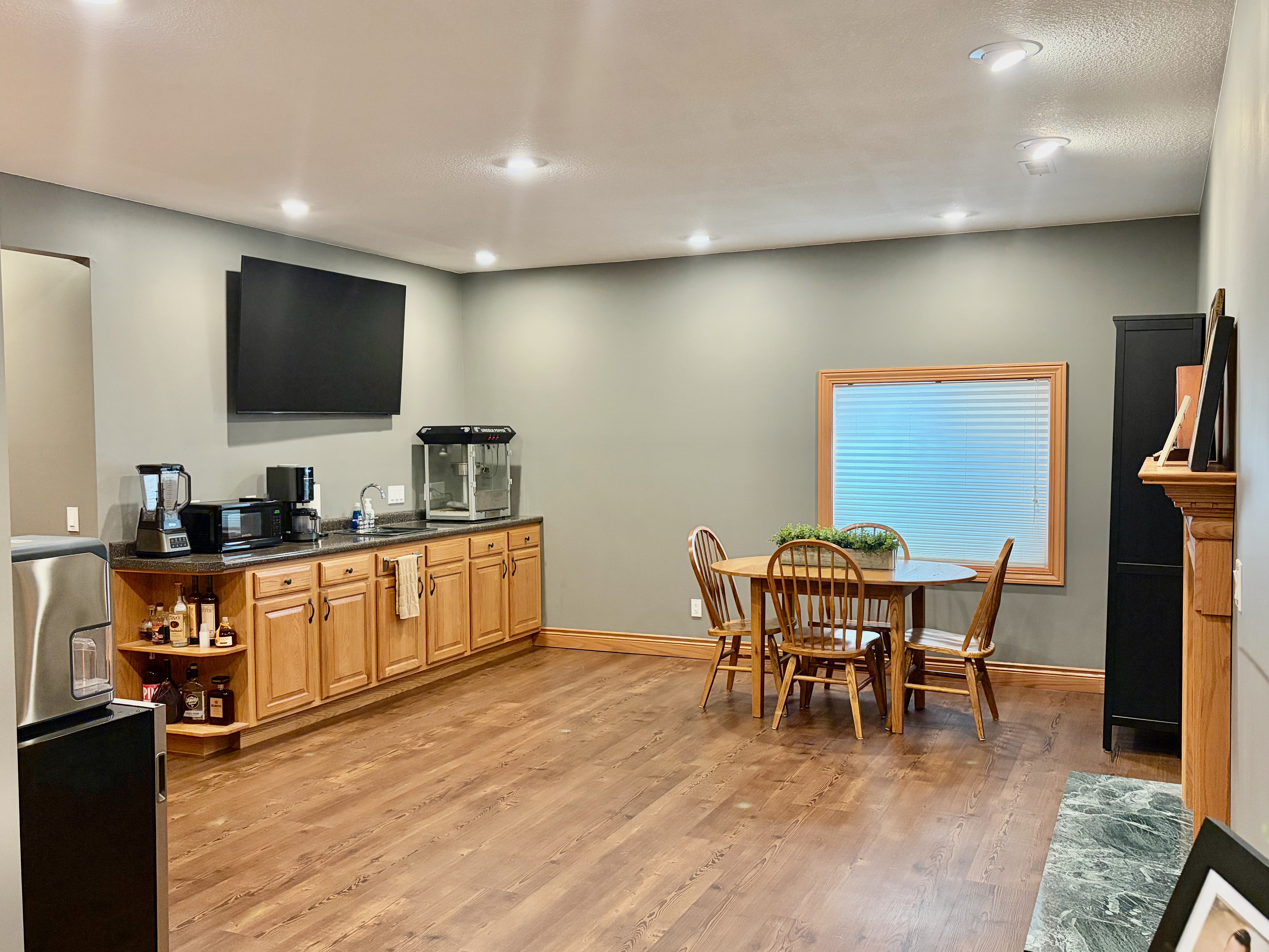 Effingham, Illinois, 62401, United States, 5 Bedrooms Bedrooms, ,5 BathroomsBathrooms,Residential,For Sale,1981428