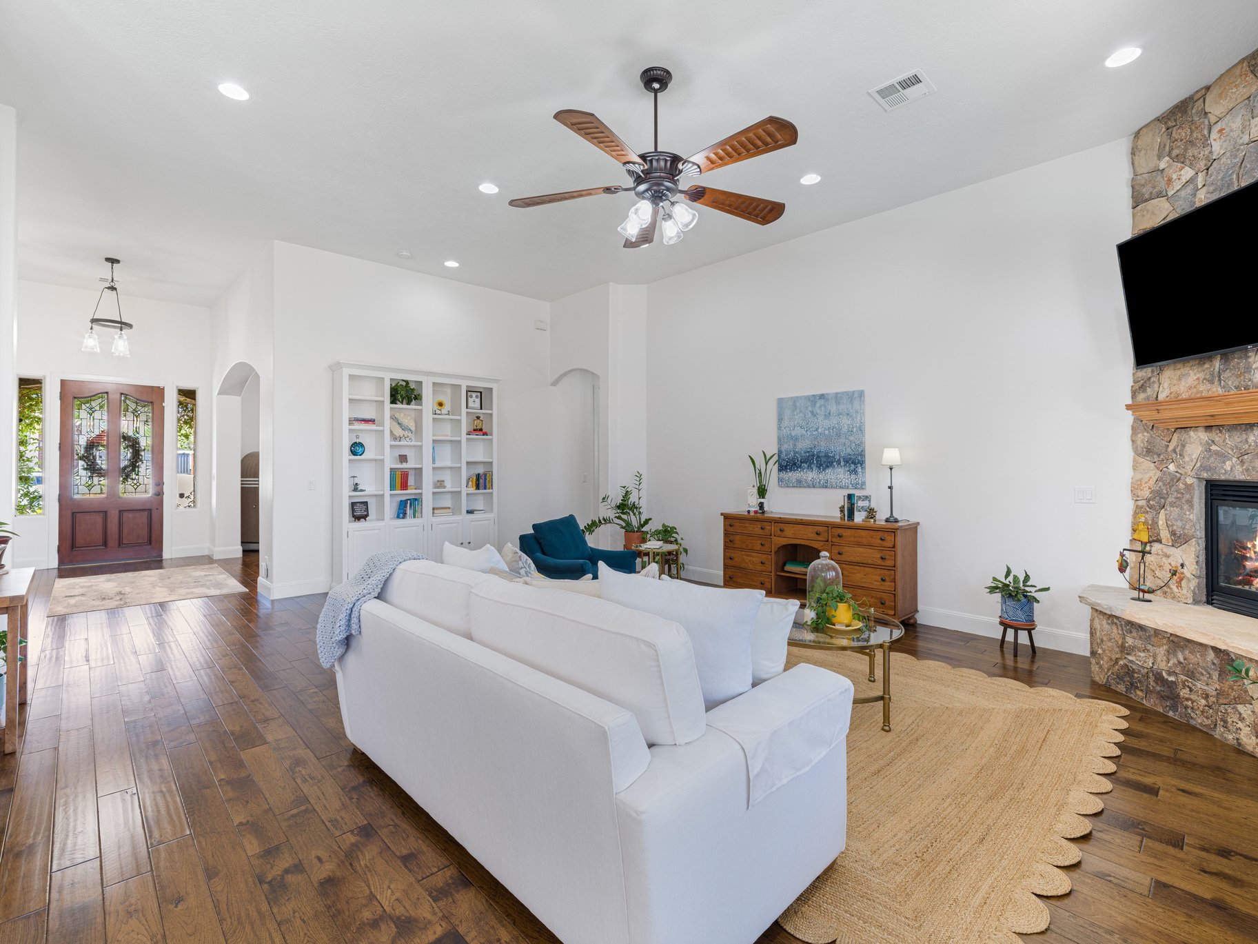  Single-Level Living with Private Pool & Rare 6-Car Garage in Green Springs - 物件實景