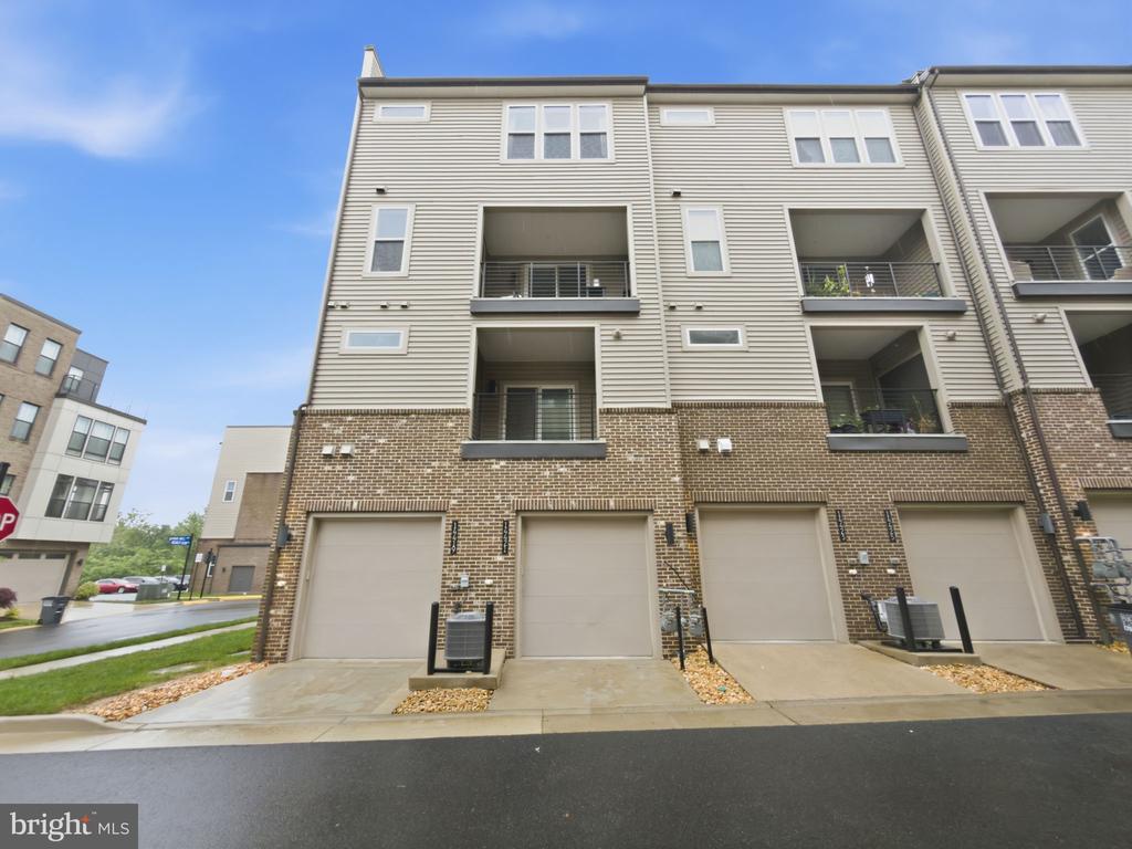 Chantilly, Virginia, 20151, United States, 3 Bedrooms Bedrooms, ,3 BathroomsBathrooms,Residential,For Sale,2048554