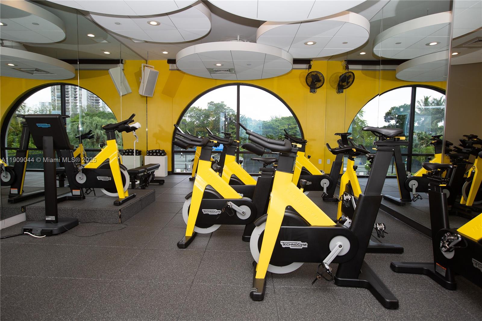 Aventura, Florida, 33160, United States, 2 Bedrooms Bedrooms, ,2 BathroomsBathrooms,Residential,For Sale,1989230