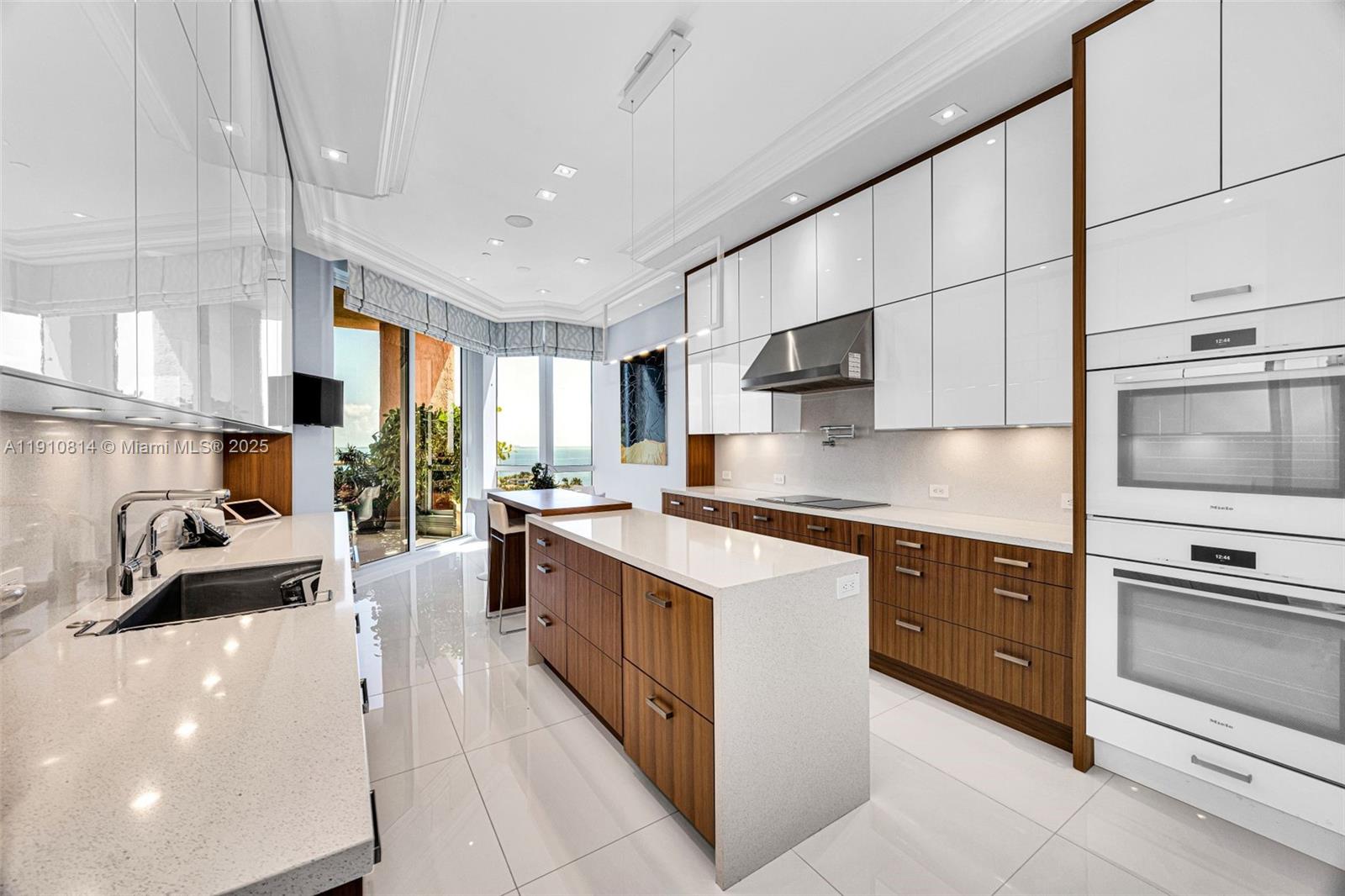 Coral Gables, Florida, 33133, United States, 3 Bedrooms Bedrooms, ,4 BathroomsBathrooms,Residential,For Sale,1989420