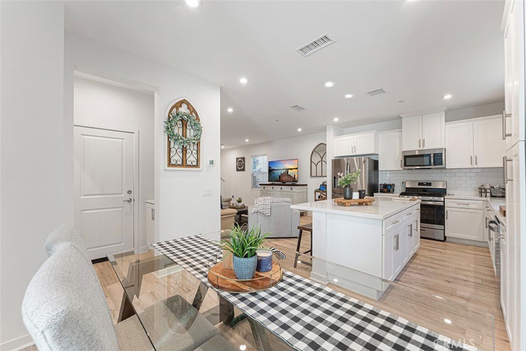 Fontana, California, 92336, United States, 3 Bedrooms Bedrooms, ,3 BathroomsBathrooms,Residential,For Sale,1928746