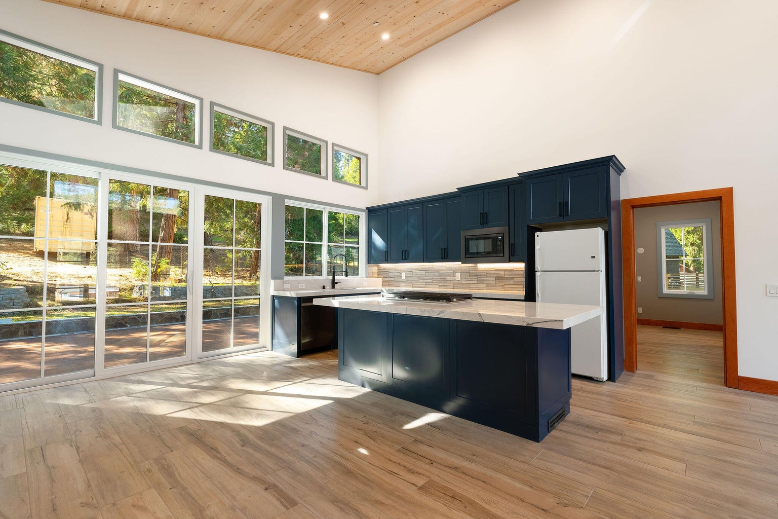 Idyllwild, California, 92549, United States, 3 Bedrooms Bedrooms, ,2 BathroomsBathrooms,Residential,For Sale,1974453