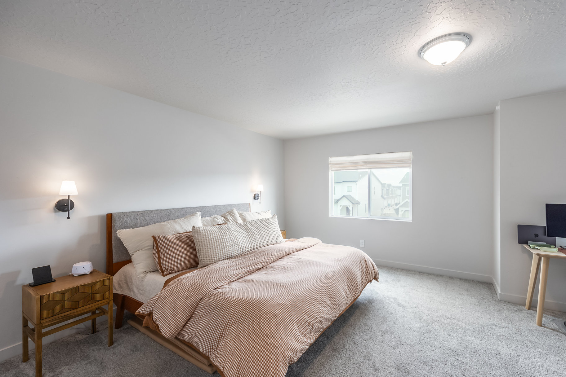  Modern 2023-Built Home with Protected Mountain Views, Walking Distance to School - 物件實景