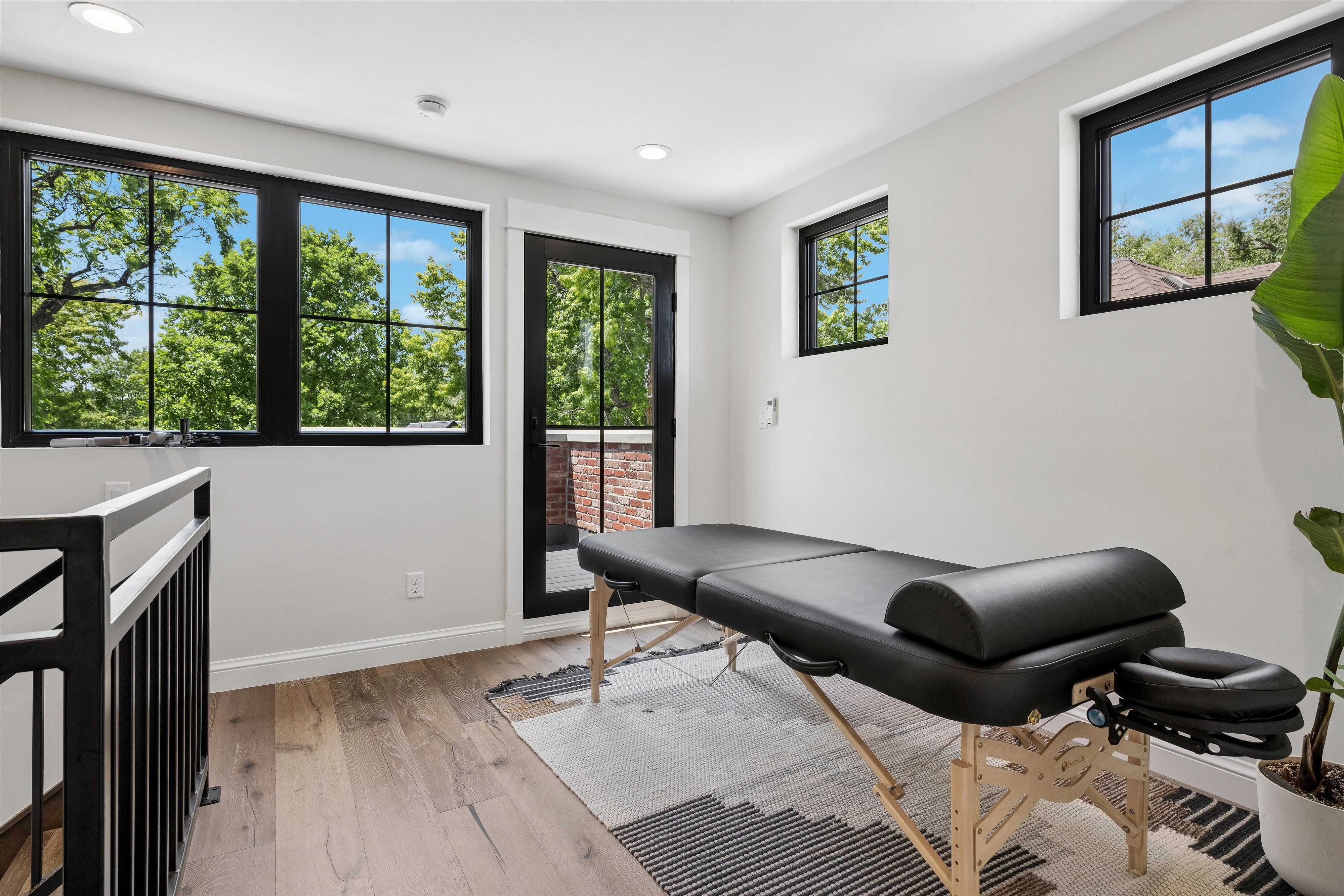  Newer-built residence offers an exceptional opportunity - 物件實景