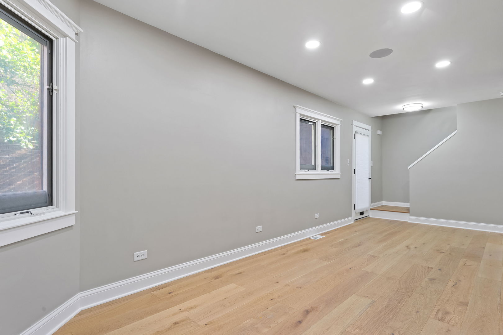 Chicago, Illinois, 60614, United States, 3 Bedrooms Bedrooms, ,2 BathroomsBathrooms,Residential,For Sale,1988953