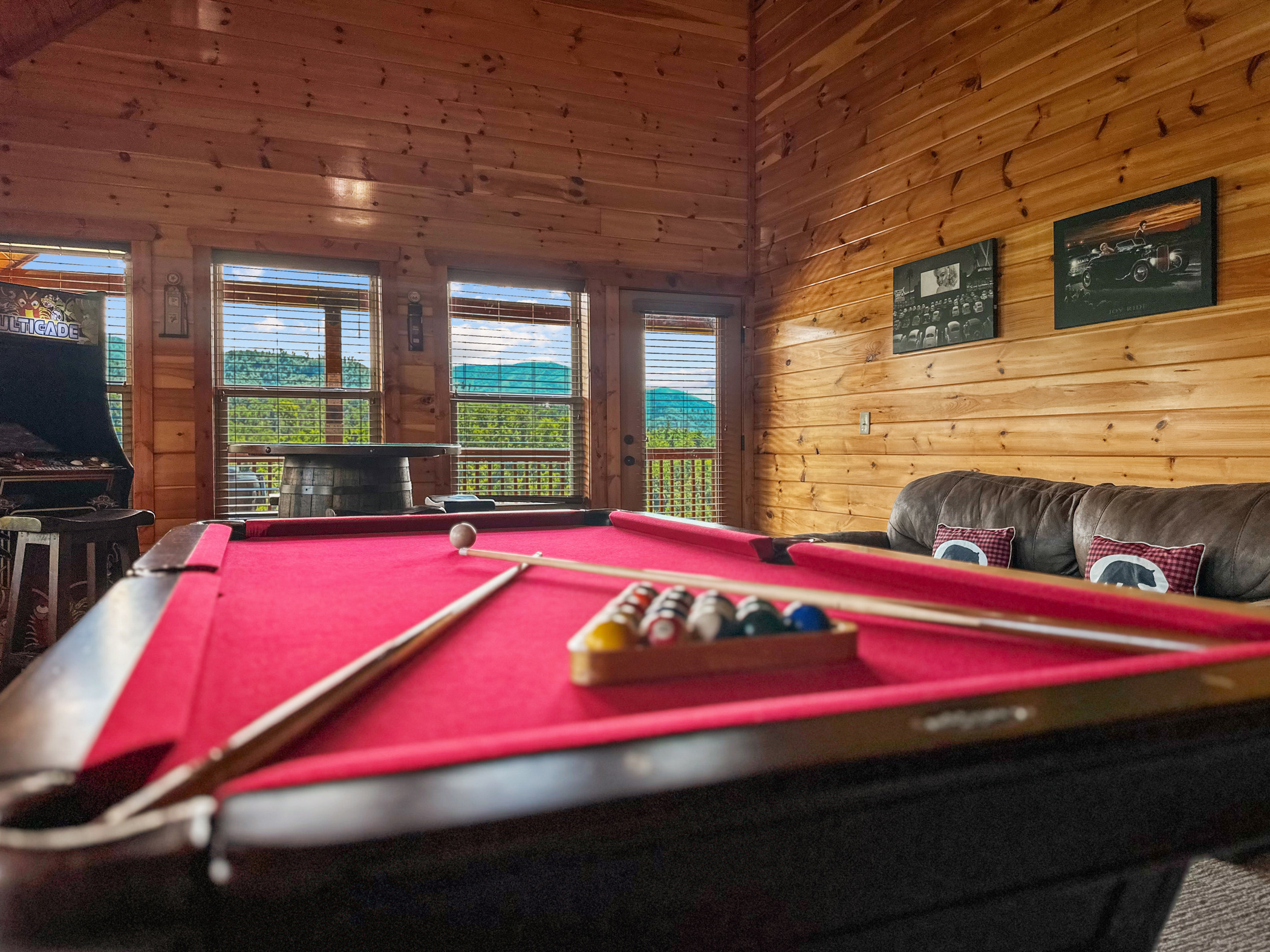 Gatlinburg, Tennessee, 37738, United States, 5 Bedrooms Bedrooms, ,6 BathroomsBathrooms,Residential,For Sale,1914127