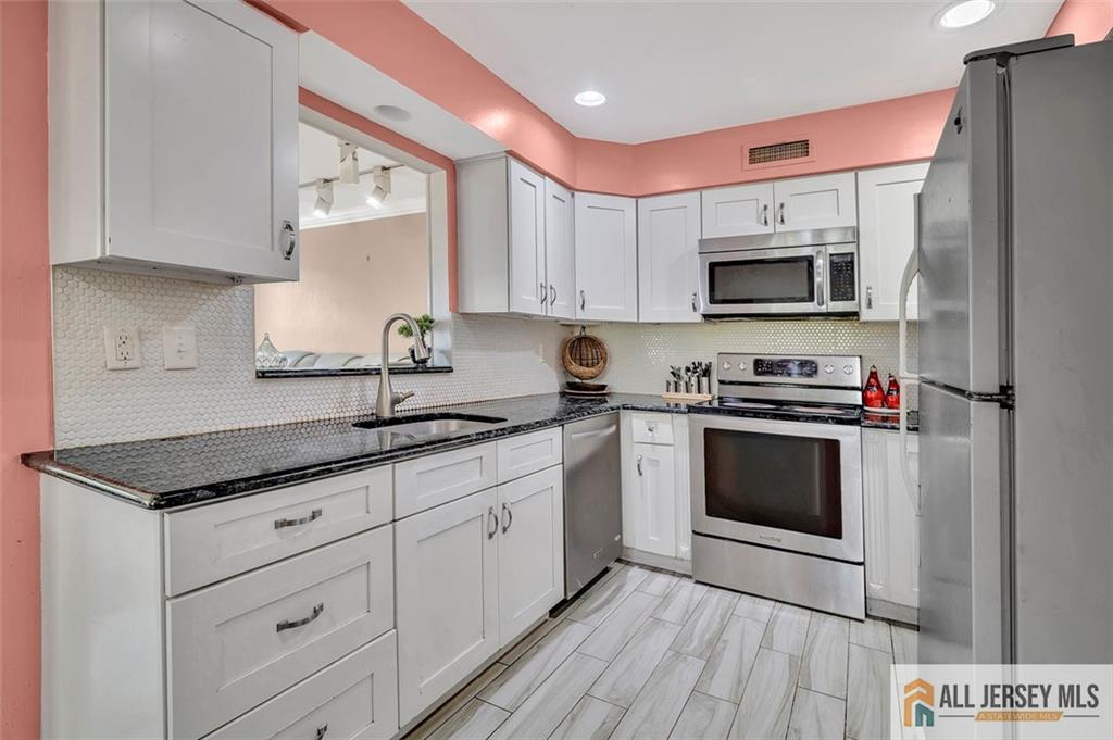 East Brunswick, New Jersey, 08816, United States, 3 Bedrooms Bedrooms, ,3 BathroomsBathrooms,Residential,For Sale,1917391