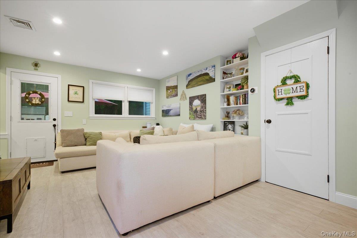 Merrick, New York, 11566, United States, 3 Bedrooms Bedrooms, ,3 BathroomsBathrooms,Residential,For Sale,1986518