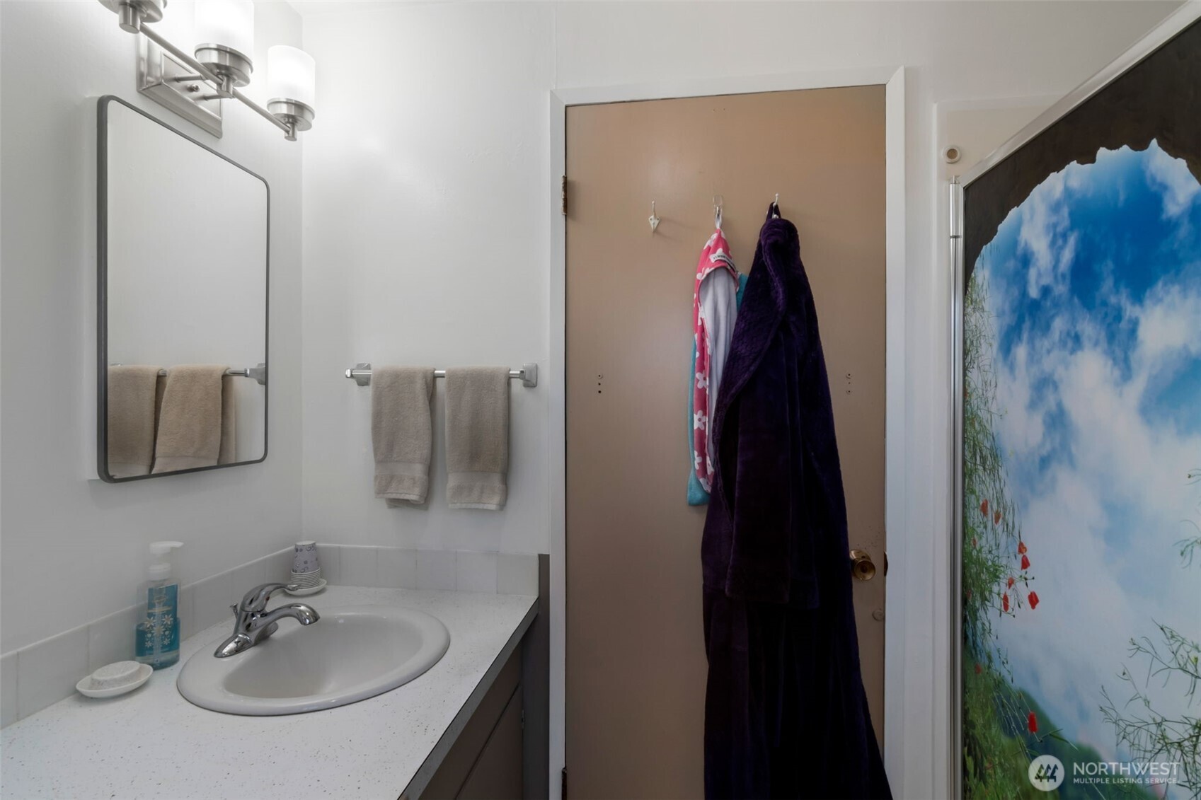 Oak Harbor, Washington, 98277, United States, 4 Bedrooms Bedrooms, ,1 BathroomBathrooms,Residential,For Sale,1931511