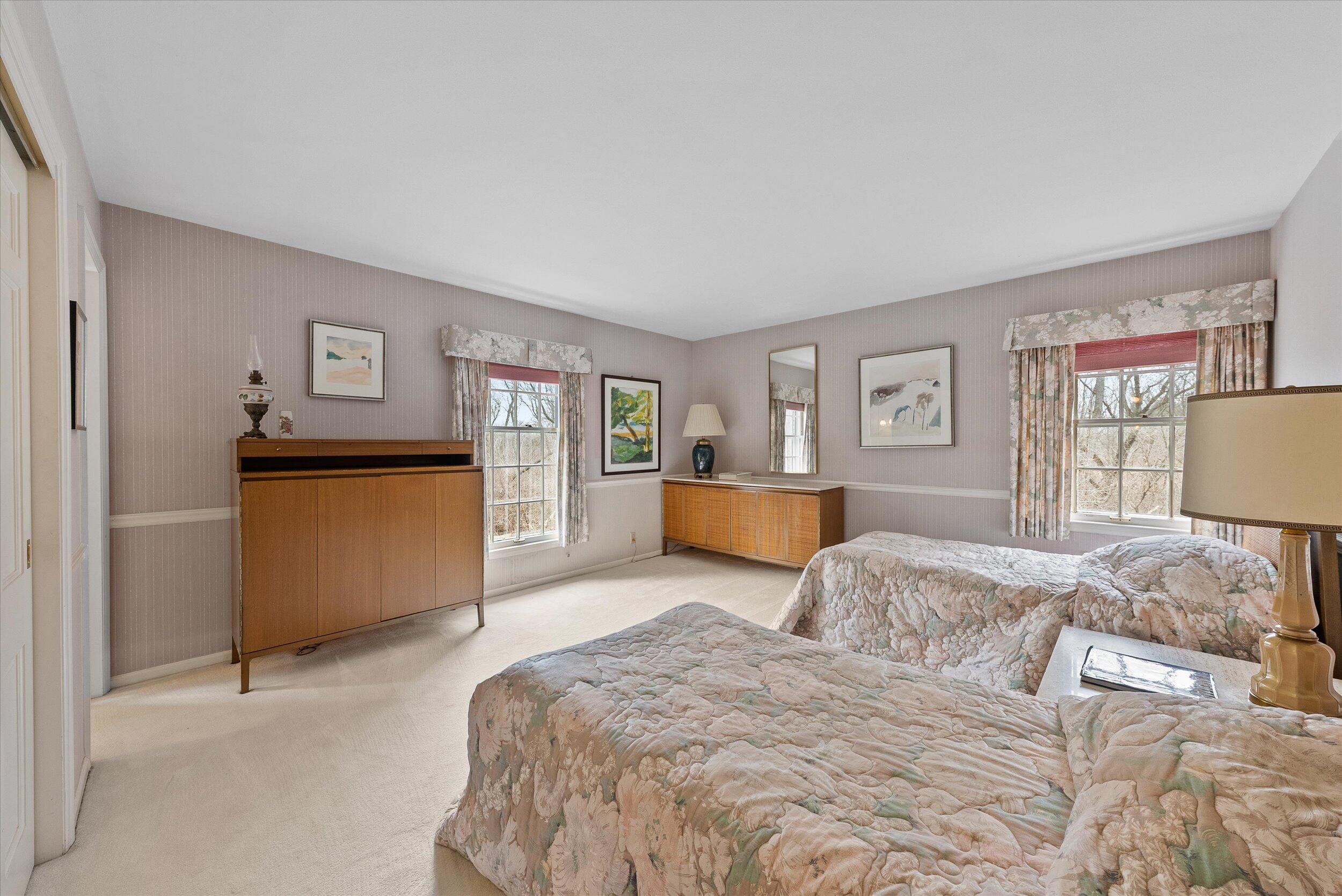 Mequon, Wisconsin, 53097, United States, 5 Bedrooms Bedrooms, ,5 BathroomsBathrooms,Residential,For Sale,1907648