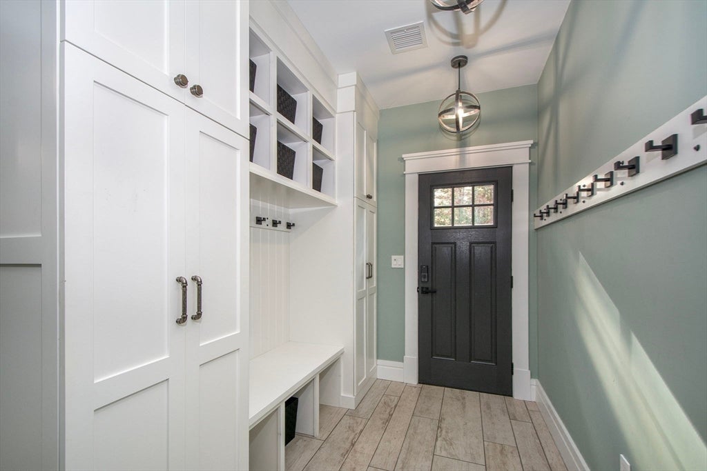 Carver, Massachusetts, 02330, United States, 5 Bedrooms Bedrooms, ,6 BathroomsBathrooms,Residential,For Sale,2005561