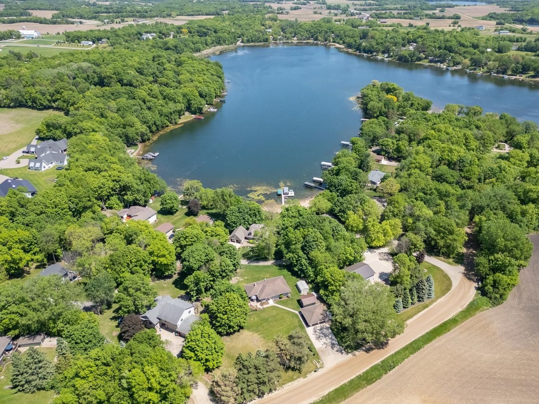  Beautifully Maintained Living with Maple Lake Views - 物件實景