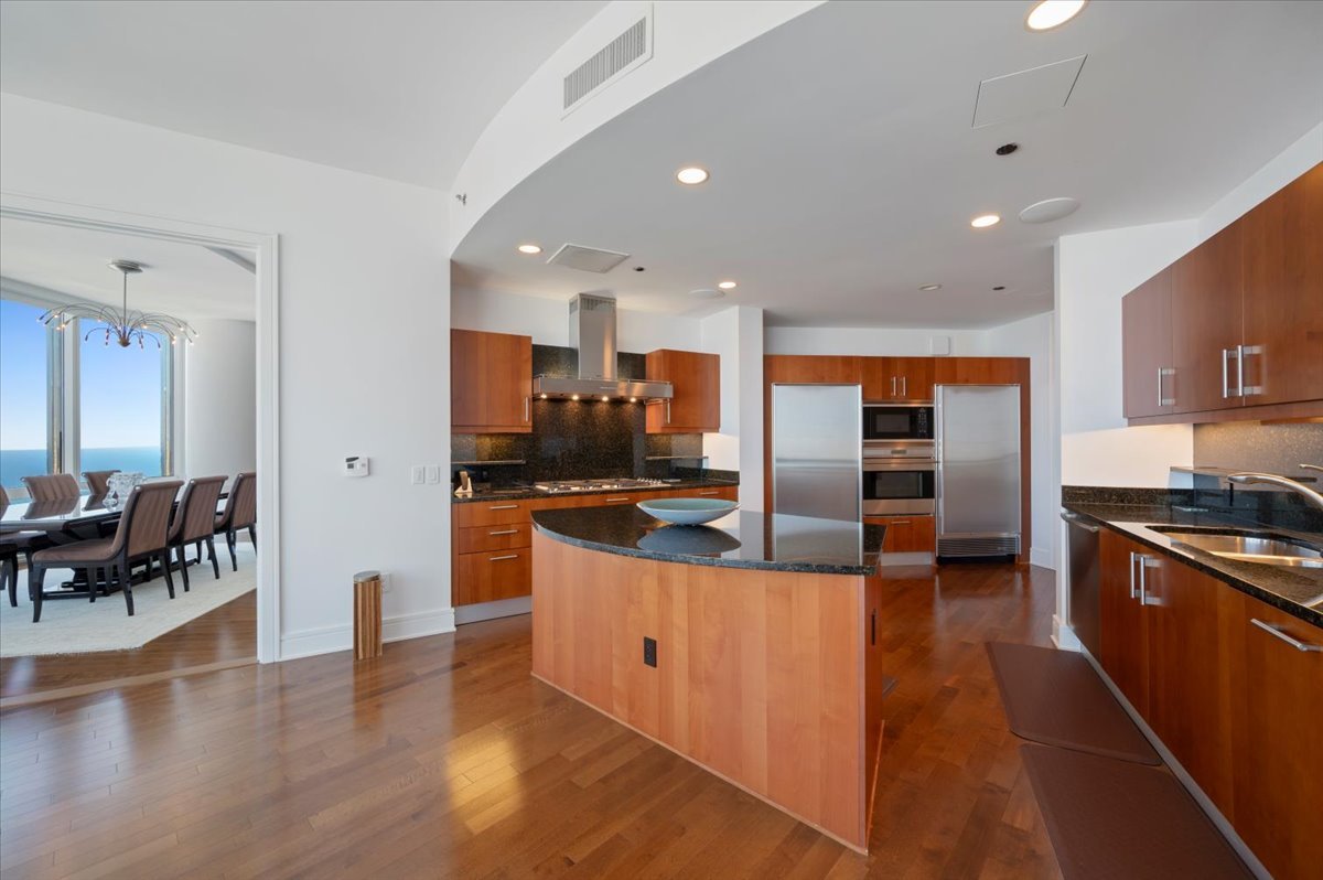 Chicago, Illinois, 60611, United States, 3 Bedrooms Bedrooms, ,5 BathroomsBathrooms,Residential,For Sale,1963980