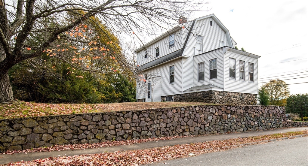 Stoneham, Massachusetts, 02180, United States, 3 Bedrooms Bedrooms, ,1 BathroomBathrooms,Residential,For Sale,1974413