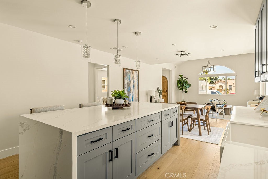 Los Angeles, California, 90018, United States, 3 Bedrooms Bedrooms, ,2 BathroomsBathrooms,Residential,For Sale,1905808
